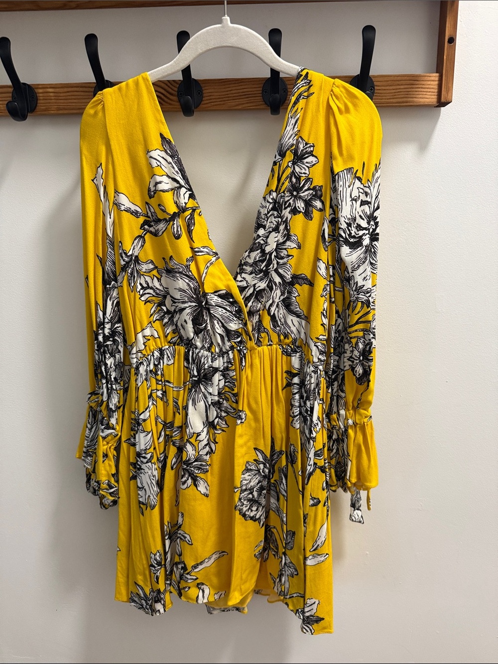 Alice + Olivia Yellow Floral Long Sleeve Dress